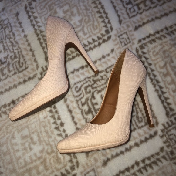 Pumps - Picture 2 of 6